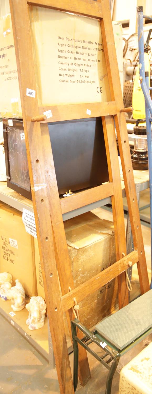 Large beech artist painting display easel. This lot is not available for in-house P&P