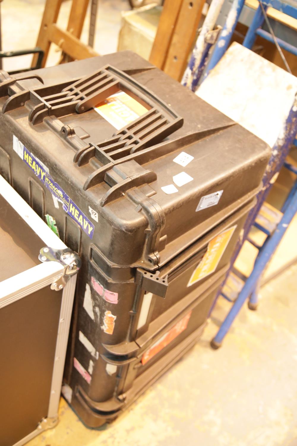 Large lockable plastic Calumet flight case, 80 x 50 x 45 cm. THIS LOT WILL INCUR VAT AT 20% ON TOP