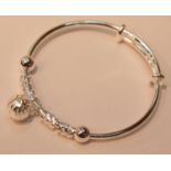 925 silver ladies expanding bangle with beads and hanging drop. P&P Group 1 (£14+VAT for the first