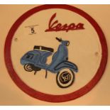 Cast iron circular Vespa sign, D: 25 cm. P&P Group 2 (£18+VAT for the first lot and £2+VAT for