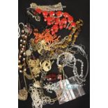 Mixed costume jewellery necklaces chains and pendants. P&P Group 1 (£14+VAT for the first lot and £