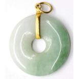 Ladies 24ct gold and jade pendant, pendant D: 30 mm. P&P Group 1 (£14+VAT for the first lot and £1+