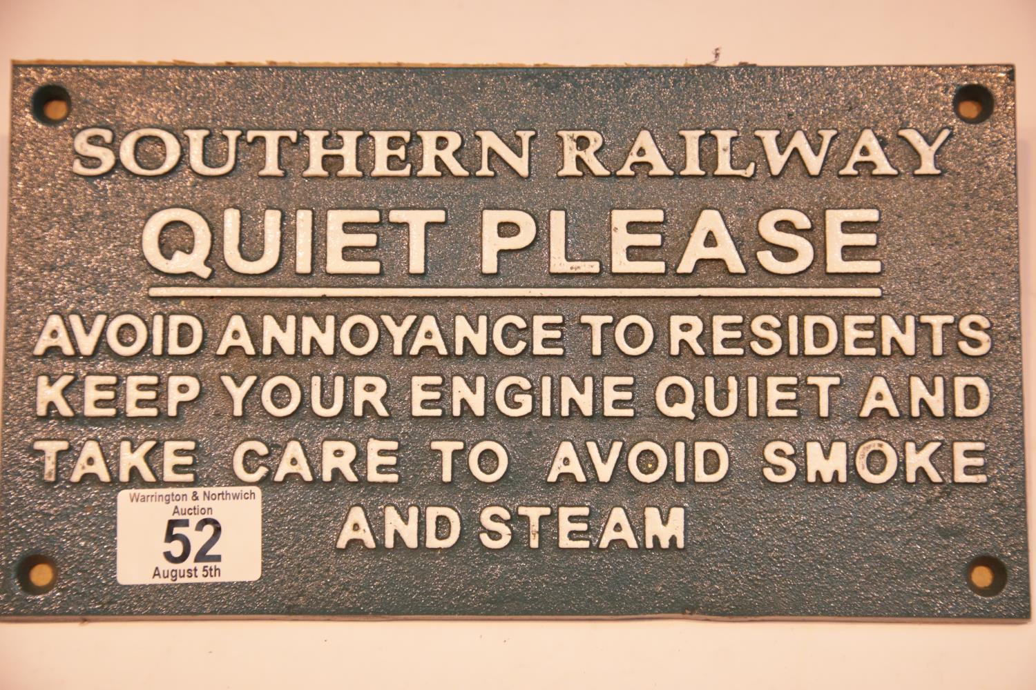 Cast iron Southern Railway sign, 27 x 15 cm. P&P Group 2 (£18+VAT for the first lot and £2+VAT for