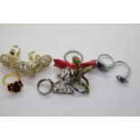 Box of mixed costume jewellery rings. P&P Group 1 (£14+VAT for the first lot and £1+VAT for