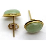 Ladies 9ct gold and jade stud earrings. P&P Group 1 (£14+VAT for the first lot and £1+VAT for