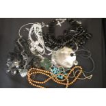 Mixed costume jewellery necklaces chains and pendants. P&P Group 1 (£14+VAT for the first lot and £