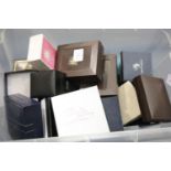 Box of empty jewellery boxes, mixed makes. P&P Group 2 (£18+VAT for the first lot and £2+VAT for