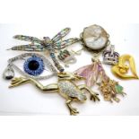 Box of mixed costume jewellery brooches including Butler & Wilson. P&P Group 1 (£14+VAT for the