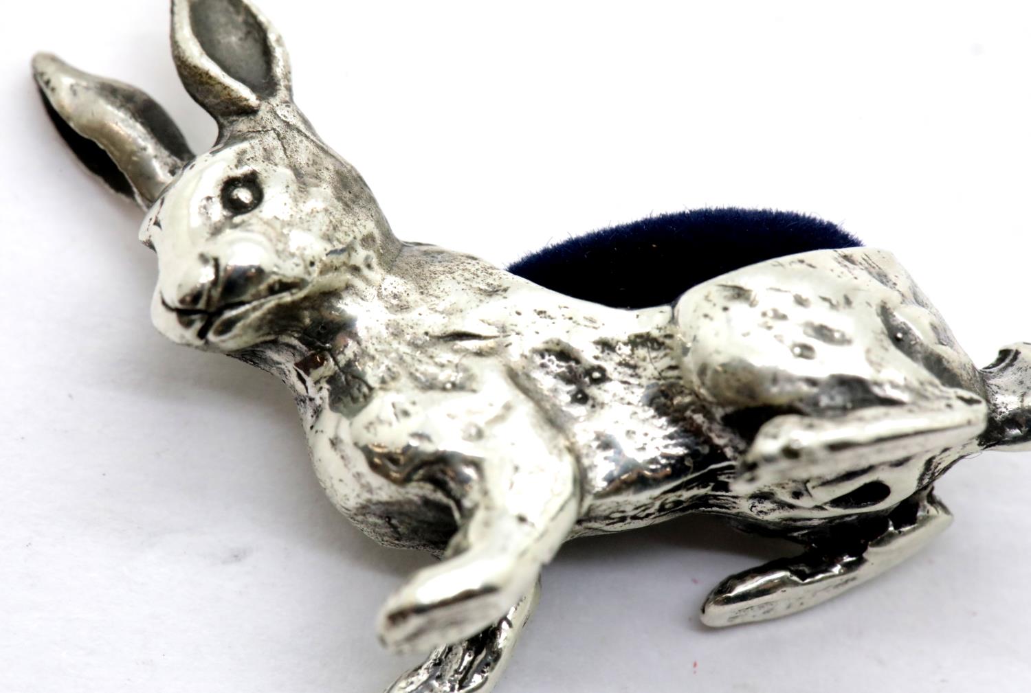 Sterling silver rabbit pin cushion, 9.6g. P&P Group 1 (£14+VAT for the first lot and £1+VAT for