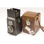 Leather cased Voigtlander Brilliant box camera with Compur-Rapid lens. P&P Group 1 (£14+VAT for