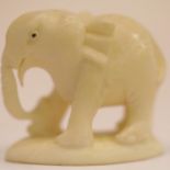 Ghanian ivory elephant purchased during WWII, L: 4.5 cm. P&P Group 1 (£14+VAT for the first lot
