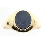 9ct gold onyx signet ring, size V. P&P Group 1 (£14+VAT for the first lot and £1+VAT for