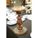 Mahogany pedestal, H: 40 cm. This lot is not available for in-house P&P.