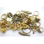 Collection of undamaged yellow metal jewellery, some stone set. P&P Group 1 (£14+VAT for the first