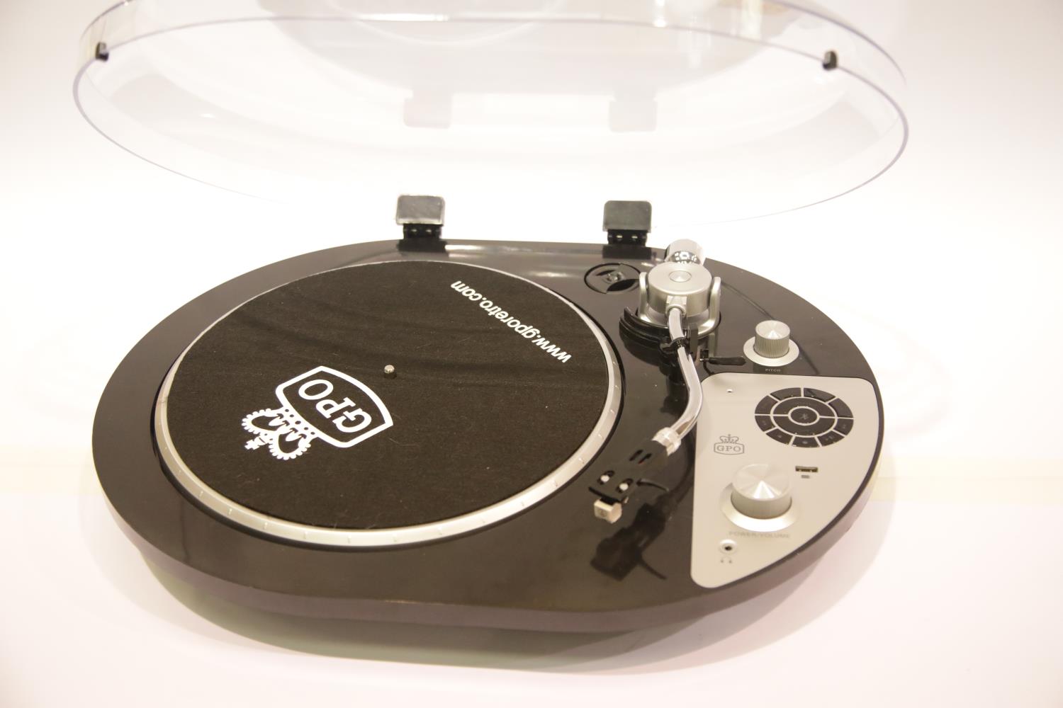 GPO PR50 2 speed turntable with Audio Technica Cartridge. Has aux ports: bluetooth transmitter