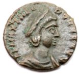 Roman AE4 Theodosius - Lady with Breast feeding child. P&P Group 1 (£14+VAT for the first lot and £