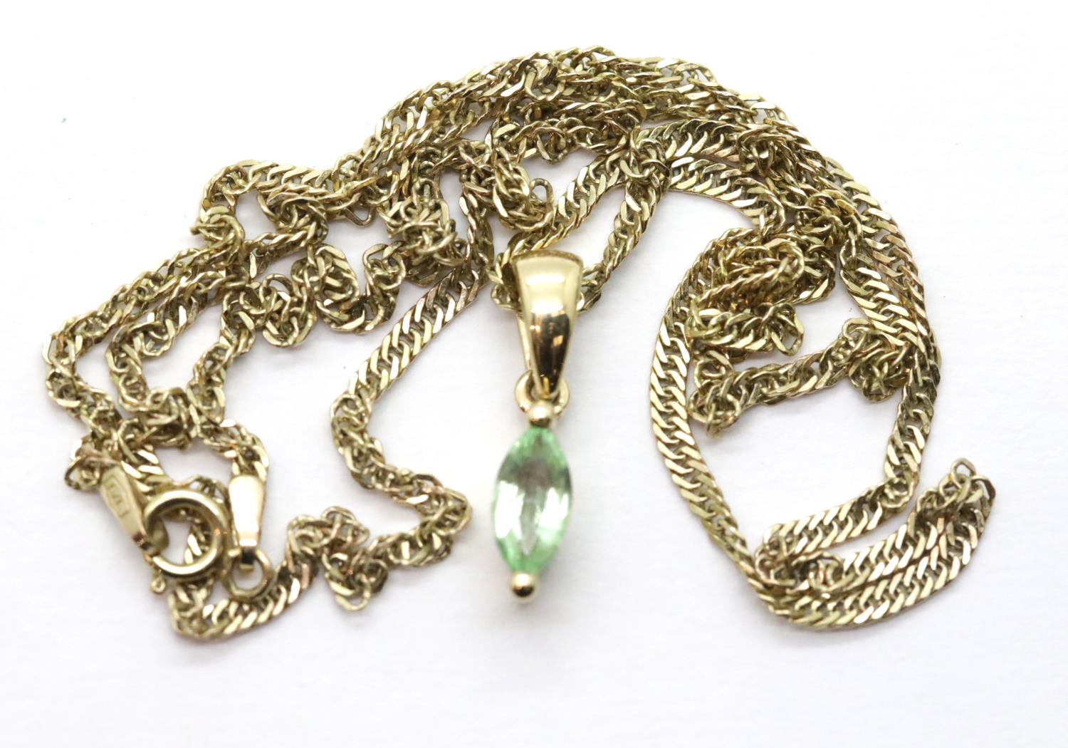 9ct gold green stone pendant on a 9ct gold twist chain L: 48 cm, 2.8g. P&P Group 1 (£14+VAT for