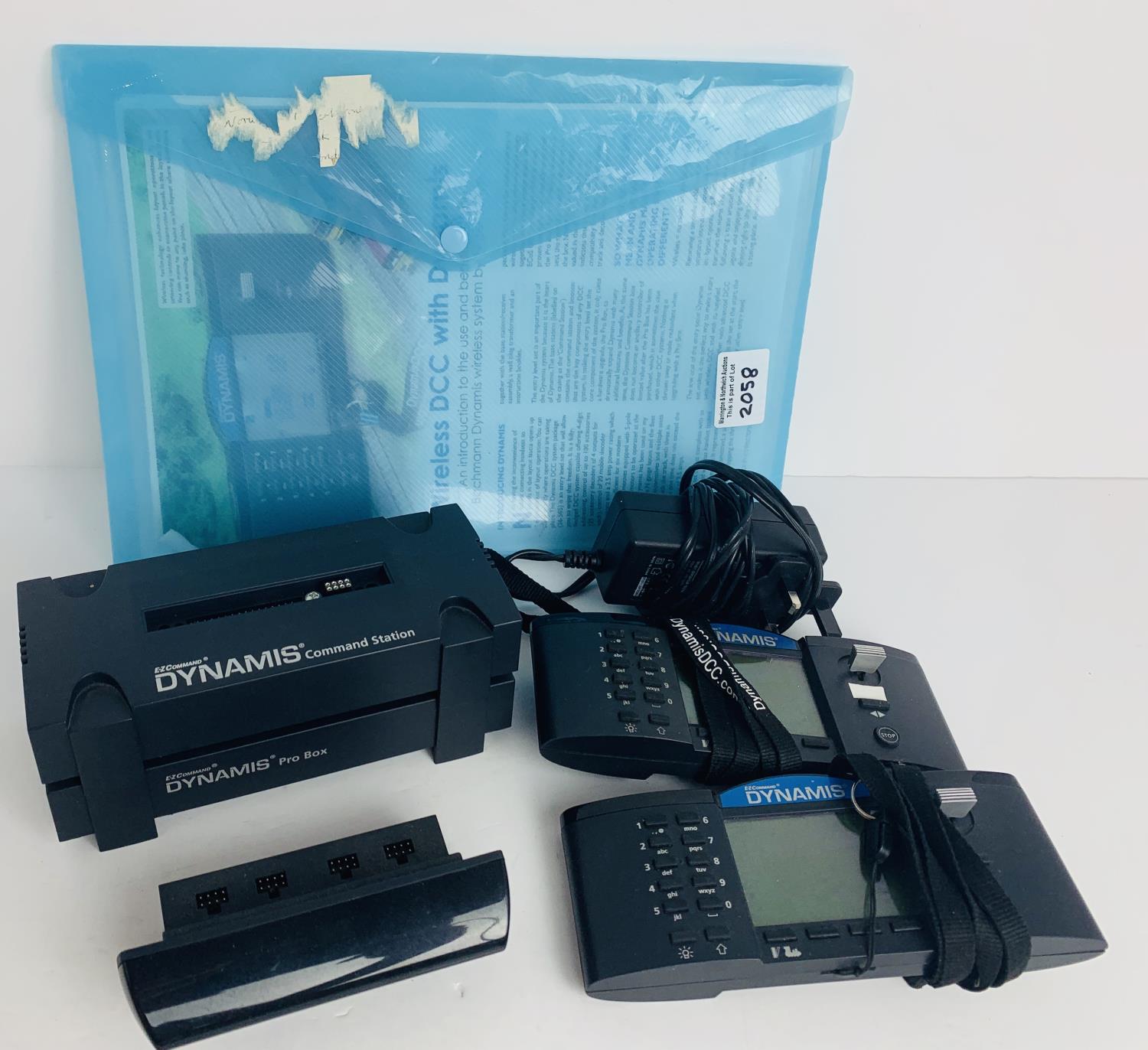 Bachmann EZ Dynamis DCC Digital Power Controller / Transformer - 2x Handsets - Both Powered Up