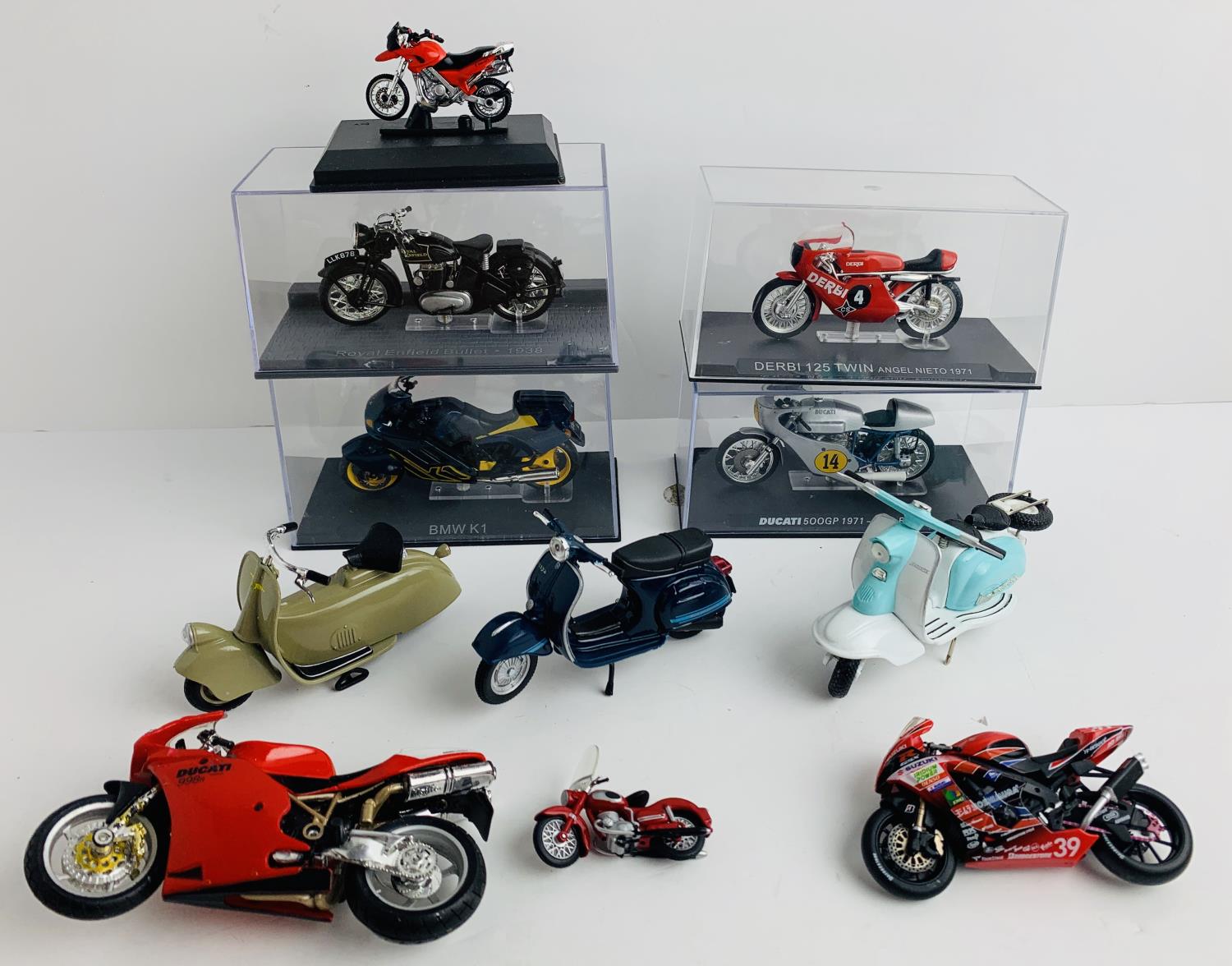 11x Assorted Diecast Motorcycle Models - 4x In Case Boxes, All others Unboxed. P&P Group 2 (£18+