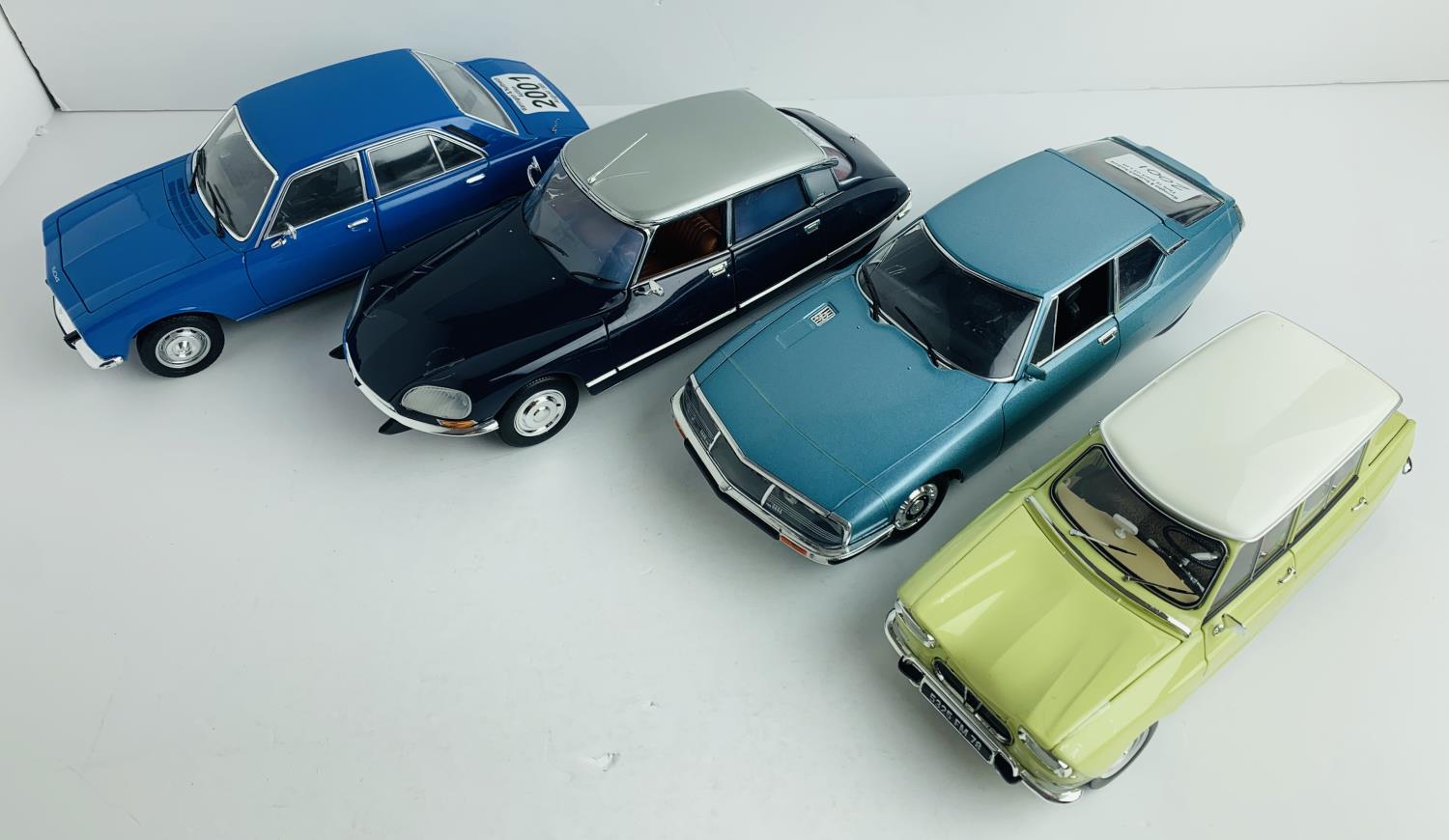 4x 1:18 Scale Diecast Model Cars - All Unboxed. P&P Group 2 (£18+VAT for the first lot and £3+VAT