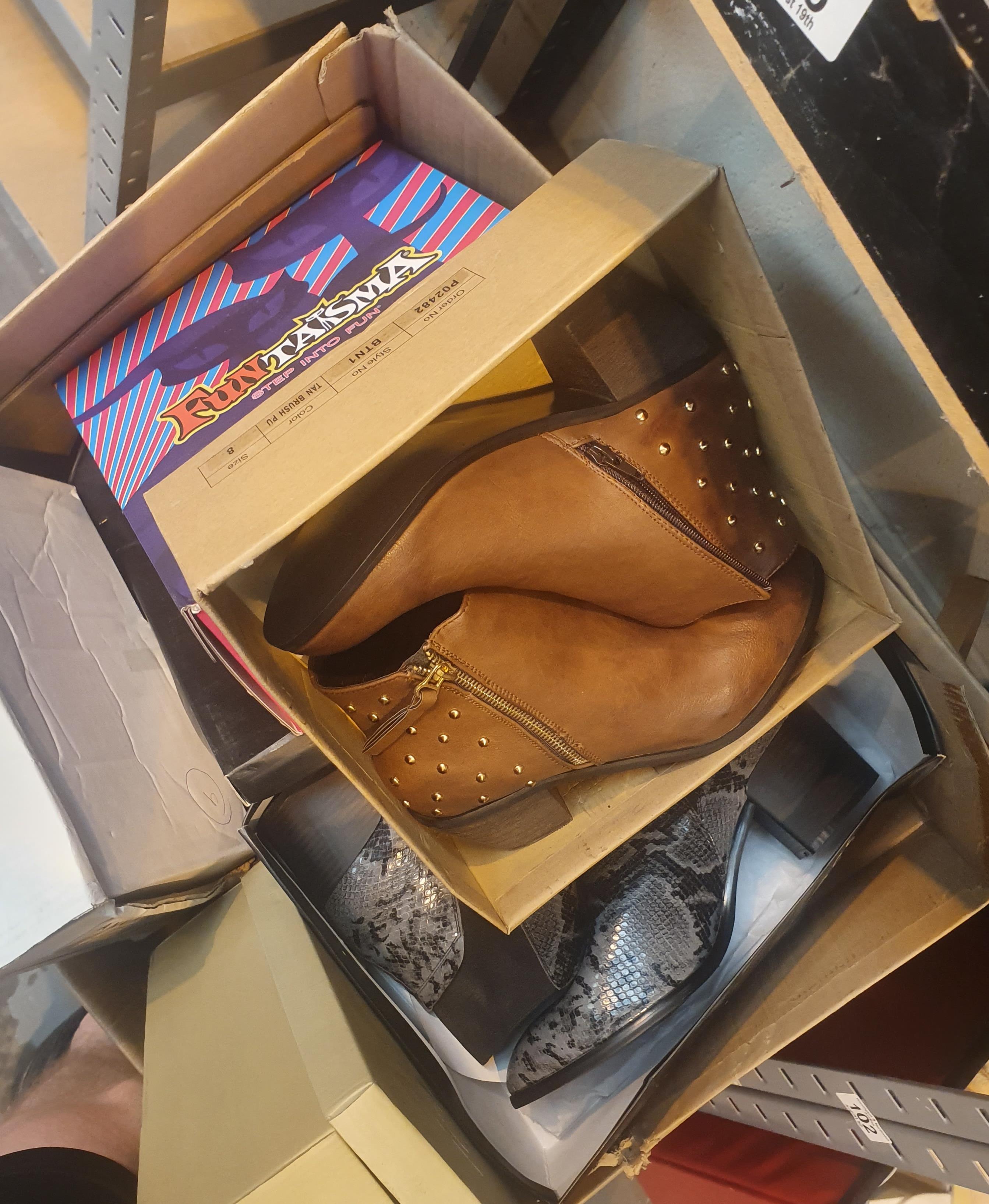 Box of mixed ladies shoes. This lot is not available for in-house P&P.