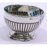 Edwardian 1904 sterling silver bowl, H: 7cm W: 10.5cm 75g. P&P Group 1 (£14+VAT for the first lot