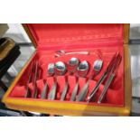 Stainless steel canteen of cutlery in original wooden case. P&P Group 3 (£25+VAT for the first lot