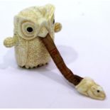 Vintage hand carved novelty tape measure in the form of an owl with a bone rat. P&P Group 1 (£14+VAT