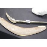 Decorative shoe horn and boomerang. P&P Group 2 (£18+VAT for the first lot and £3+VAT for subsequent