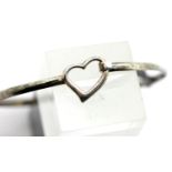 Ladies silver vintage heart bangle. P&P Group 1 (£14+VAT for the first lot and £1+VAT for subsequent
