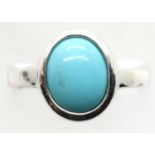 Silver turquoise ring. P&P Group 1 (£14+VAT for the first lot and £1+VAT for subsequent lots)