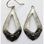 Silver ornate drop earrings, 4g. P&P Group 1 (£14+VAT for the first lot and £1+VAT for subsequent