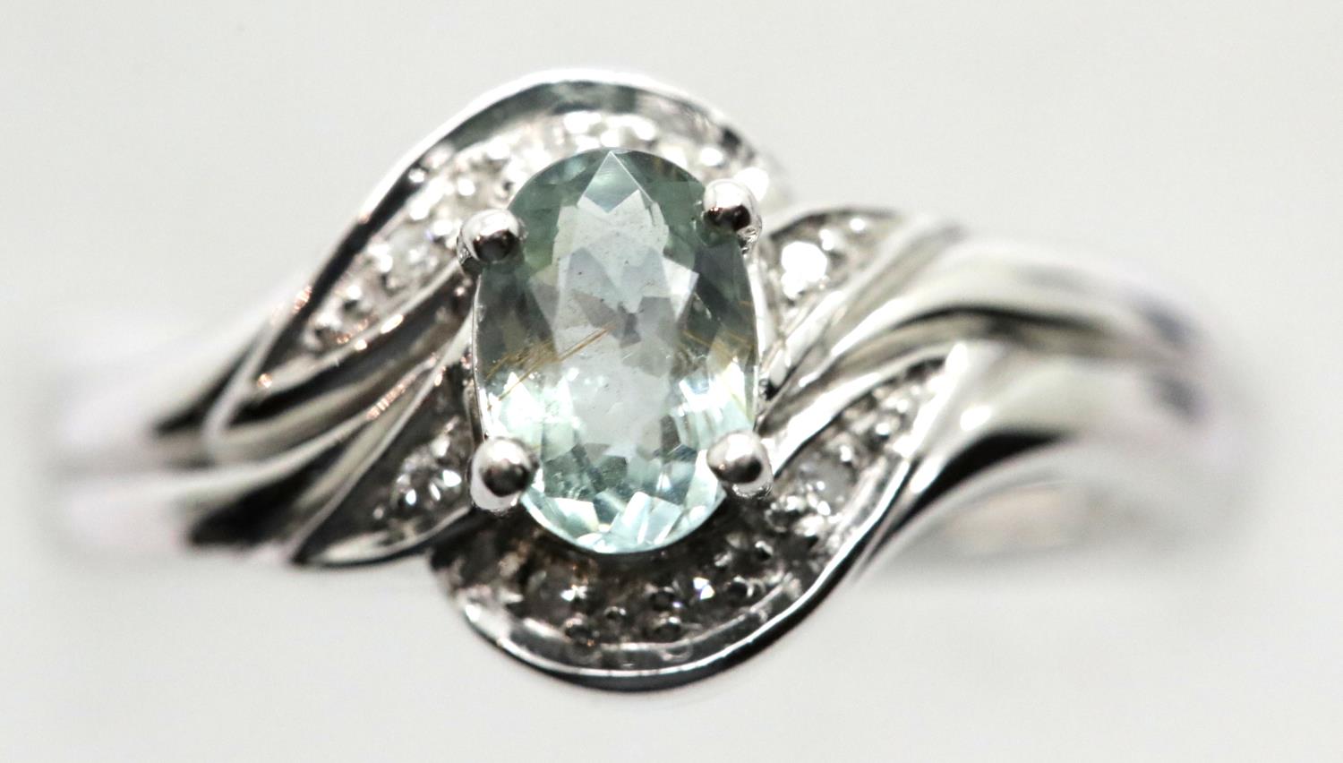 18ct white gold aquamarine and diamond ring, size O, 5.4g. P&P Group 1 (£14+VAT for the first lot