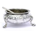 Hallmarked silver open salt on 3 paw feet. P&P Group 1 (£14+VAT for the first lot and £1+VAT for