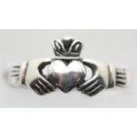 Silver vintage claddagh ring. P&P Group 1 (£14+VAT for the first lot and £1+VAT for subsequent lots)