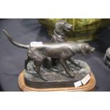 Pair of bronze gun dogs on a wooden base, H: 27 cm. Not available for in-house P&P.