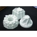 Three Shelley ceramic jelly moulds. P&P Group 3 (£25+VAT for the first lot and £5+VAT for subsequent