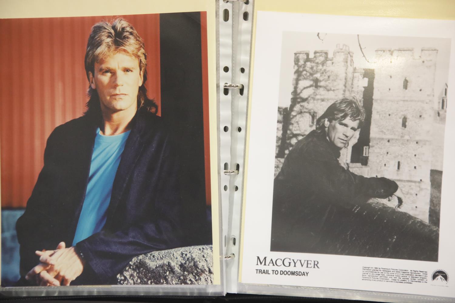 Folder of Richard Dean Anderson related photographs and signatures, no provenance. P&P Group 2 (£