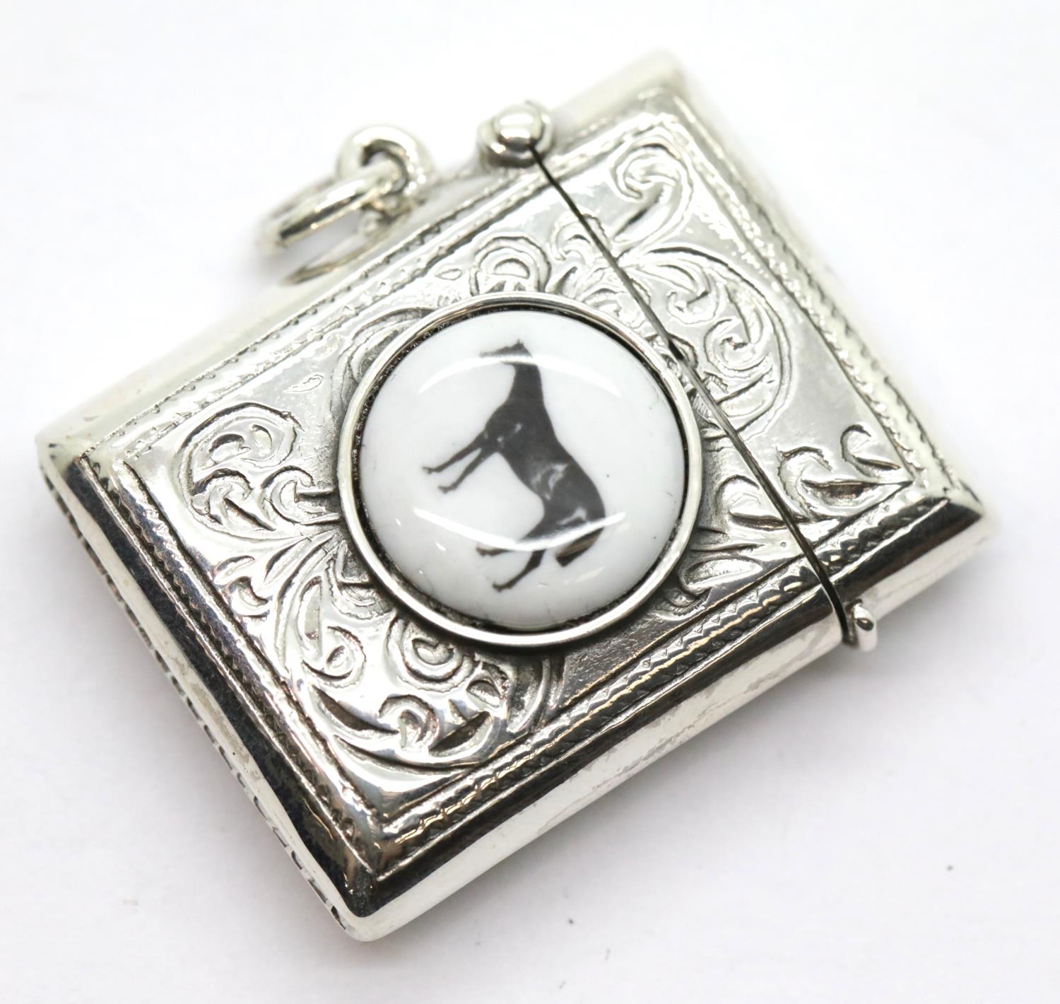 Silver vesta case with enamel horse, 18g. P&P Group 1 (£14+VAT for the first lot and £1+VAT for