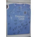 Framed and glazed Manchester City Shirt (Vintage 2008-2009) Signed by all the team. P&P Group 2 (£