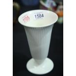 Walter Slater for Wedgwood China Blanc urn vase, H: 20 cm. P&P Group 2 (£18+VAT for the first lot
