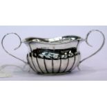 Edwardian 1904 sterling silver twin handled sugar bowl, 104g. P&P Group 1 (£14+VAT for the first lot