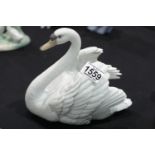 Large Lladro White Swan. P&P Group 3 (£25+VAT for the first lot and £5+VAT for subsequent lots)