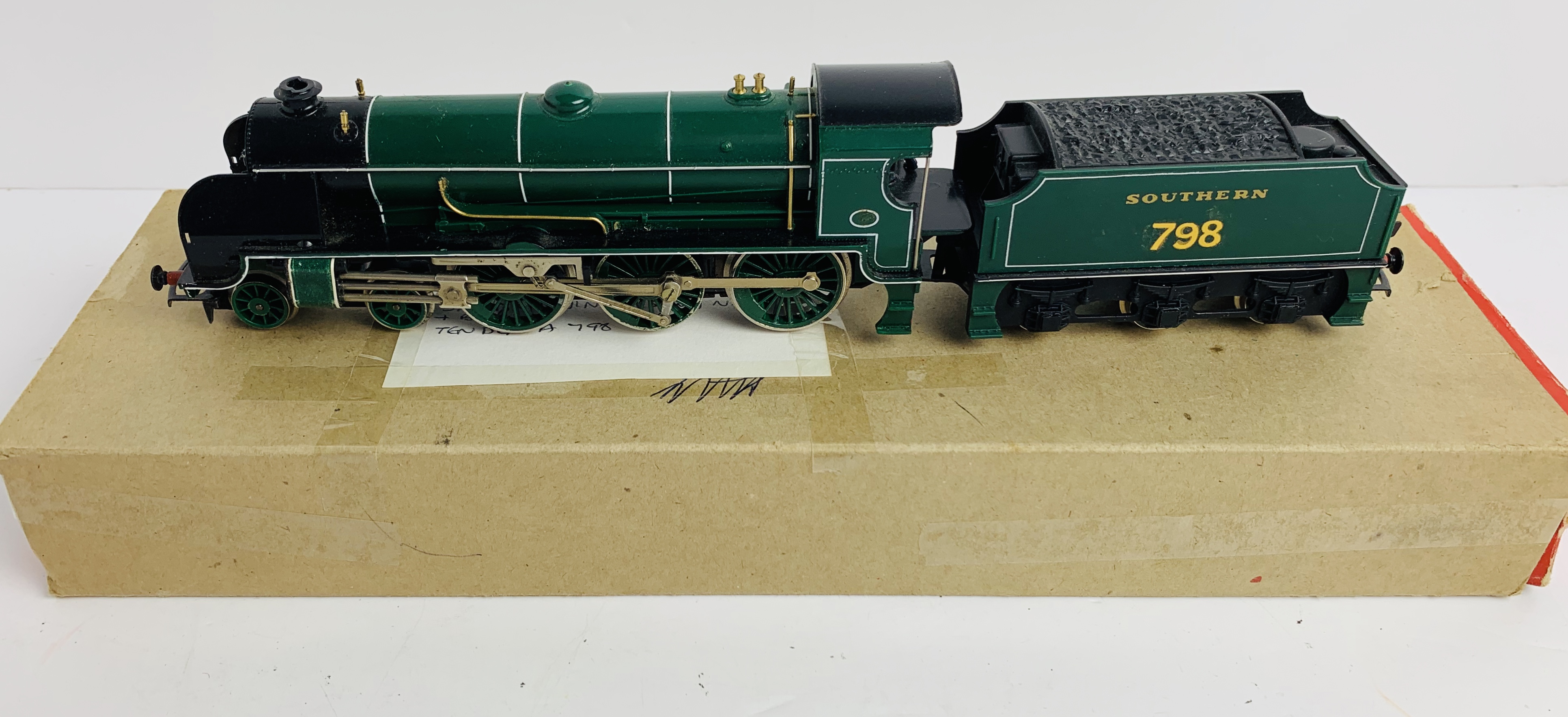 Hornby Southern Steam Loco / Tender. P&P Group 2 (£18+VAT for the first lot and £3+VAT for