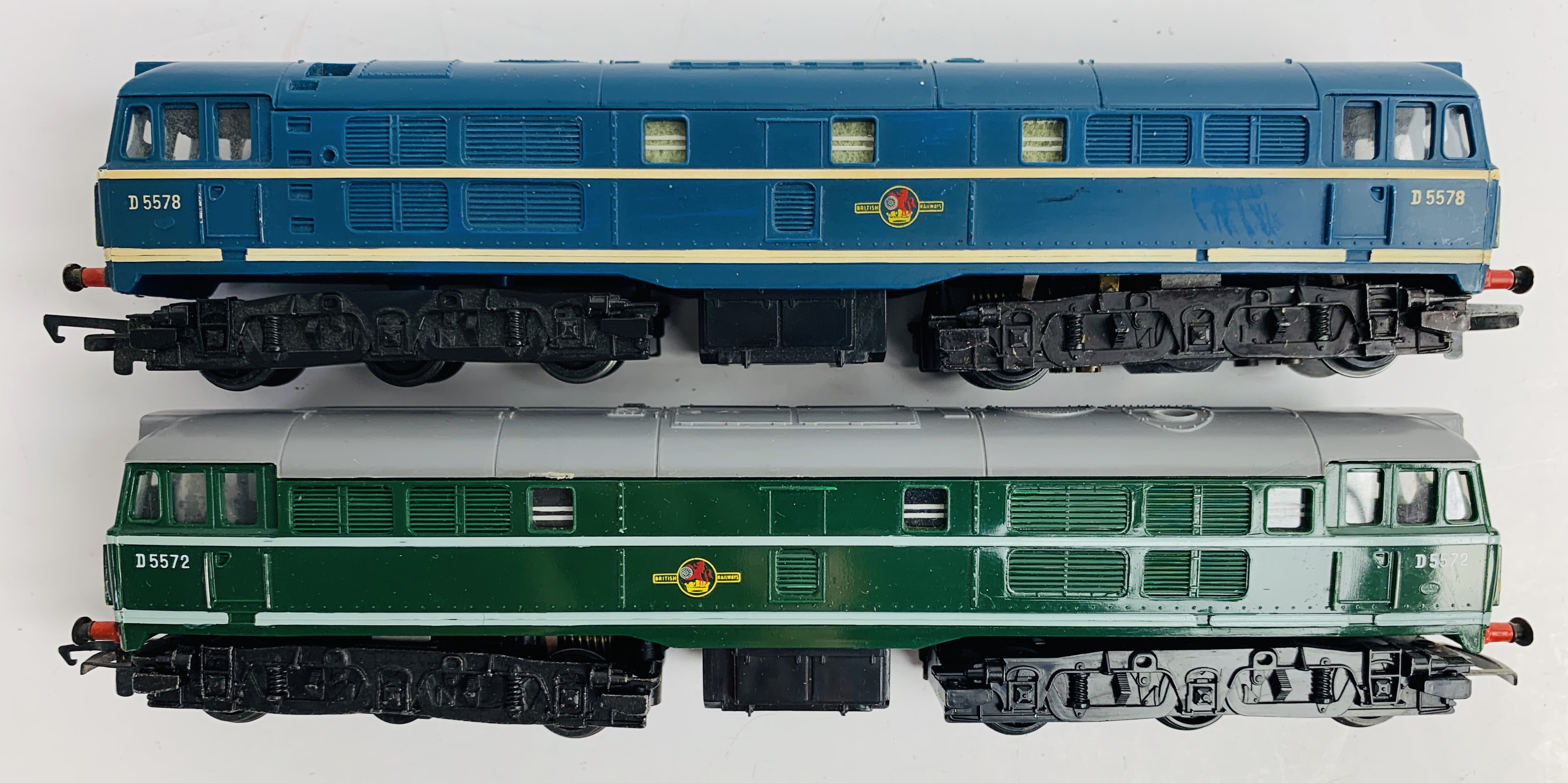 2x Triang OO Gauge R357 in Different Liveries - BR Blue & BR Green - Unboxed. P&P Group 2 (£18+VAT