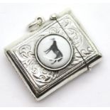 Silver vesta case with enamel horse, 18g. P&P Group 1 (£14+VAT for the first lot and £1+VAT for