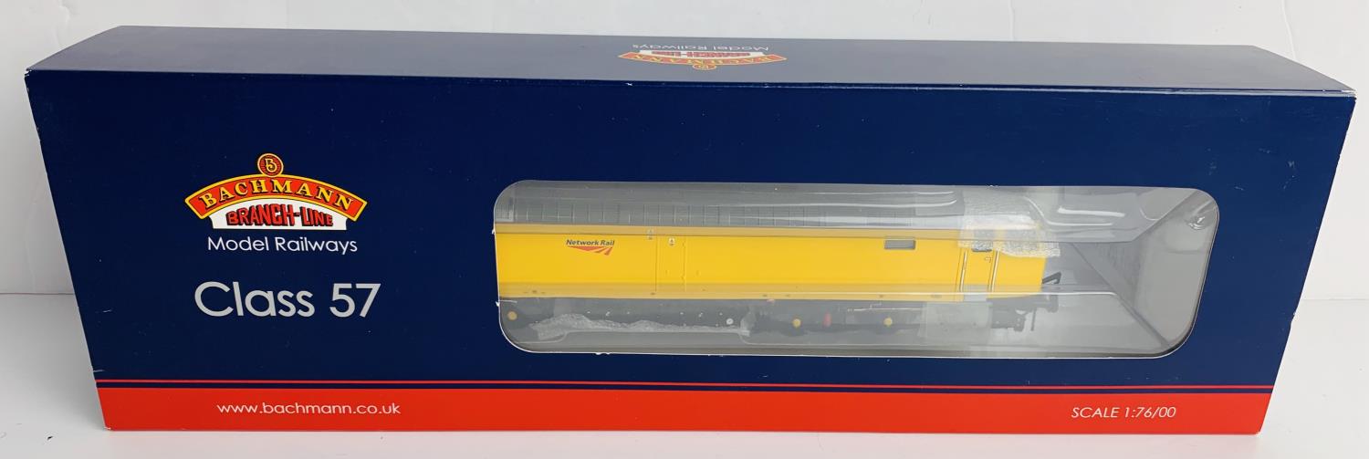 Bachmann OO 32-761 Class 57 312 Network Rail Loco - Boxed. P&P Group 2 (£18+VAT for the first lot