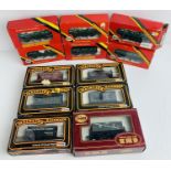 12x Assorted Boxed Goods Wagons - Hornby, Mainline, Airfix. P&P Group 2 (£18+VAT for the first lot