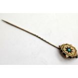 Presumed 9ct gold stick pin with turquoise centre, 1.8g, L: 7.5 cm. P&P Group 1 (£14+VAT for the