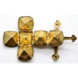 9ct gold Masonic folding cross pendant, 7.5g, L: 4.3 cm opened. P&P Group 1 (£14+VAT for the first